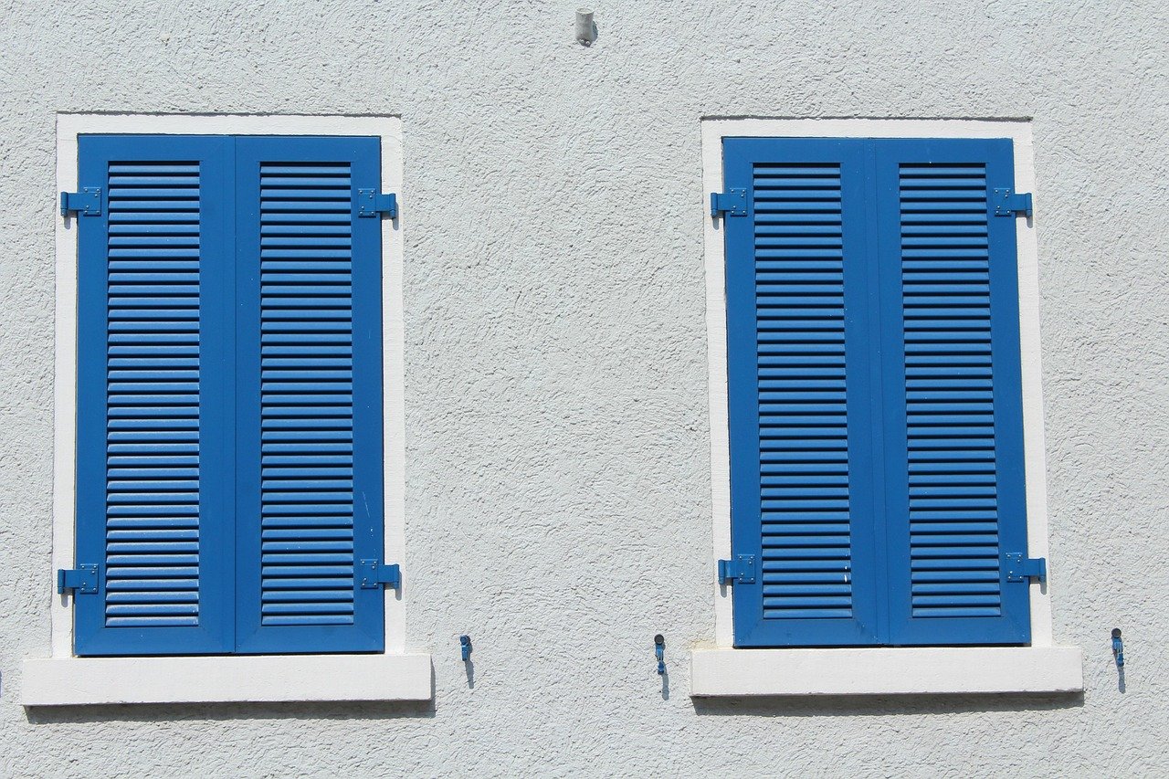 Por que as Cortinas e Persianas Acumulam Tanto Mofo?